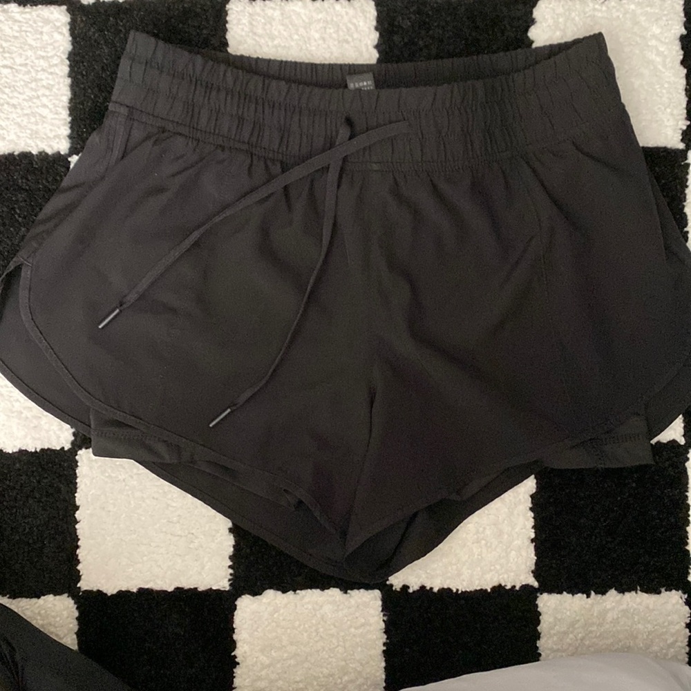High waisted 90 degree by reflex shorts.